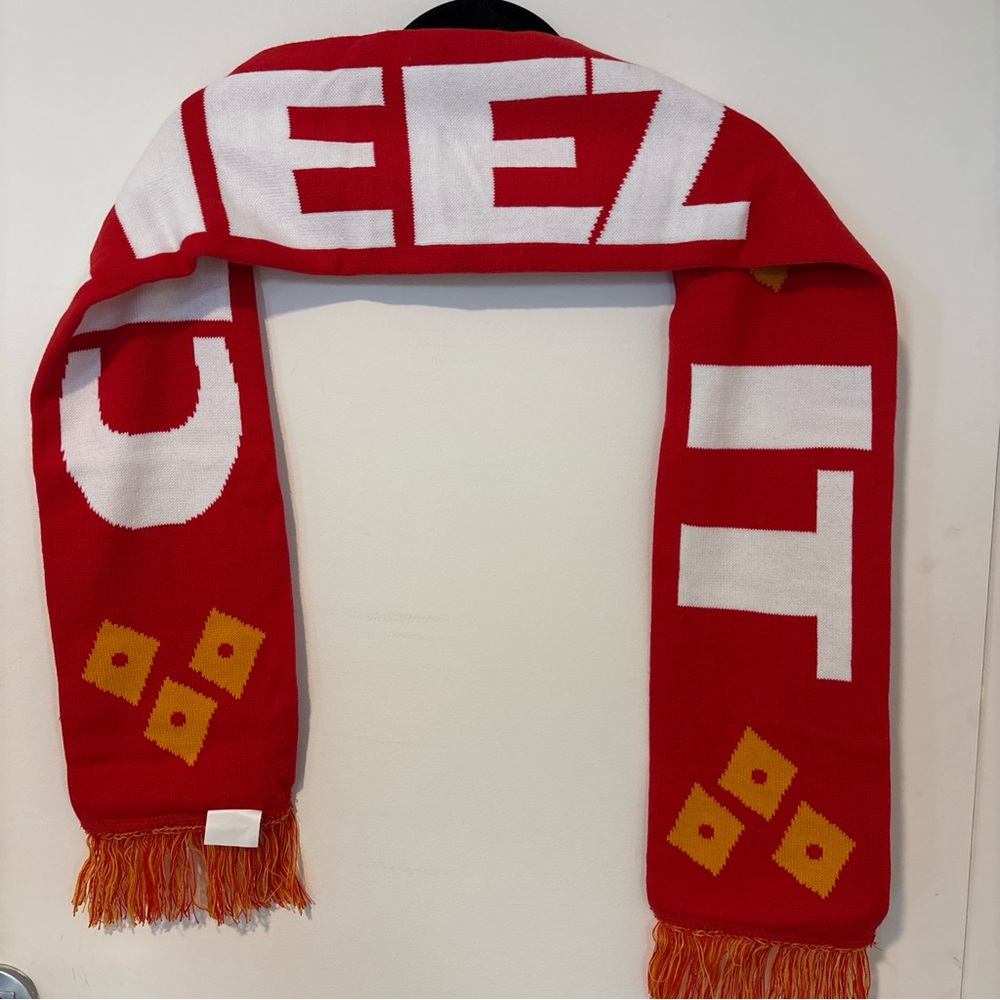 🧀 Cheez-It Promotional Scarf 60” – Made in Canada, Acrylic, Like New 🧣